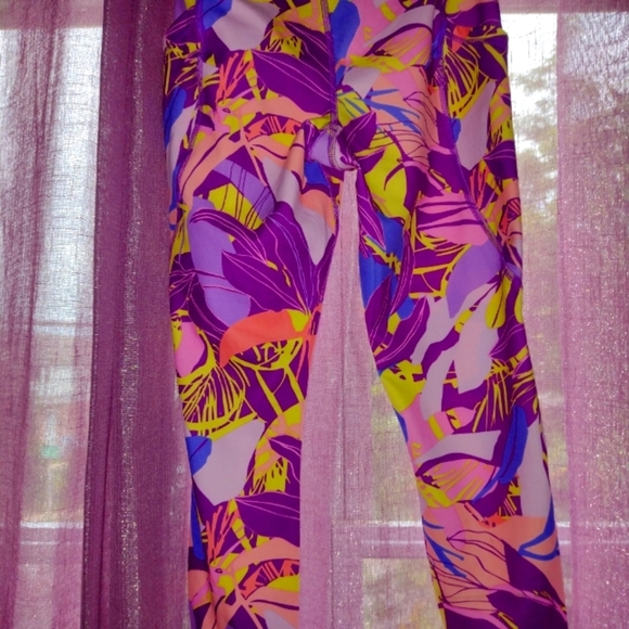 Avia Activewear Women's High Waist Capri Tights with Side Pockets - Picture 1 of 7